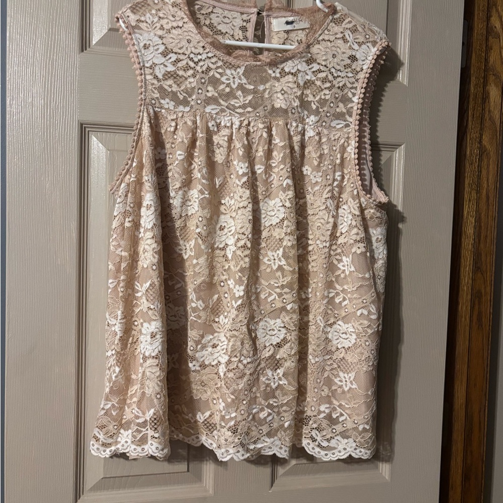 NWOT Elegant Lace Sleeveless Blouse - Cream